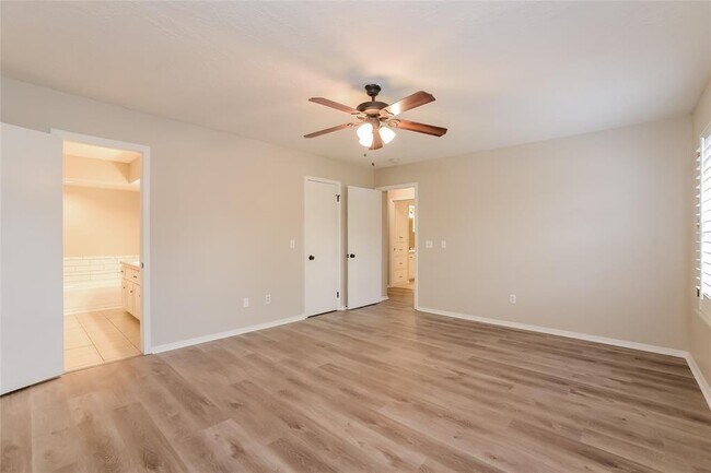 Building Photo - 1100 Fountain Gate Ct
