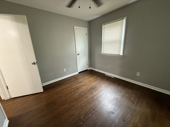 Building Photo - SEE IT NOW: Stylishly Updated Home in Inde...