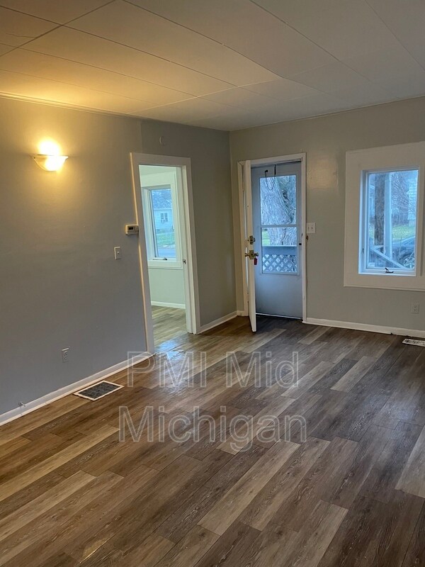 Building Photo - 1213 Lincoln