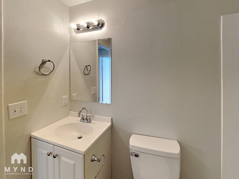 Building Photo - 545 Truffles St