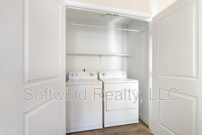 Building Photo - 1235 Summer St