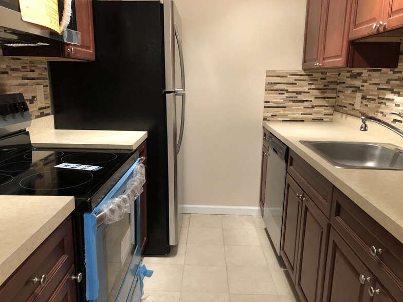 Updated Appliances - 13 Presidential Dr