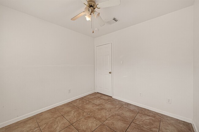 Building Photo - 6311 Tall Willow Dr