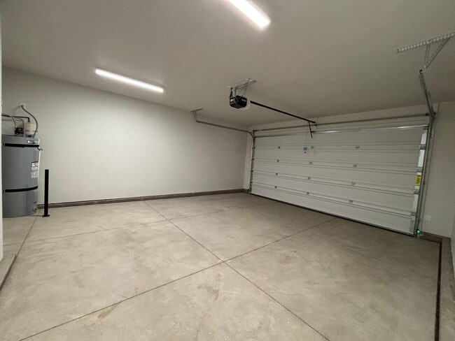 Building Photo - SINGLE LEVEL TOWNHOME FOR RENT!