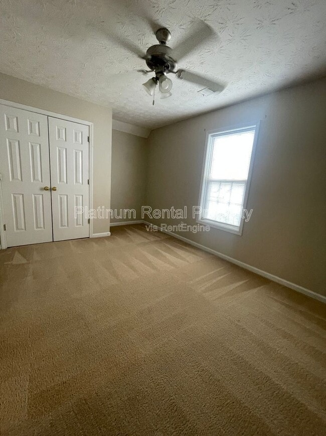 Building Photo - 475 Ellesmere Way