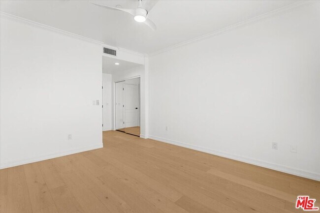 Building Photo - 1450 S Beverly Dr