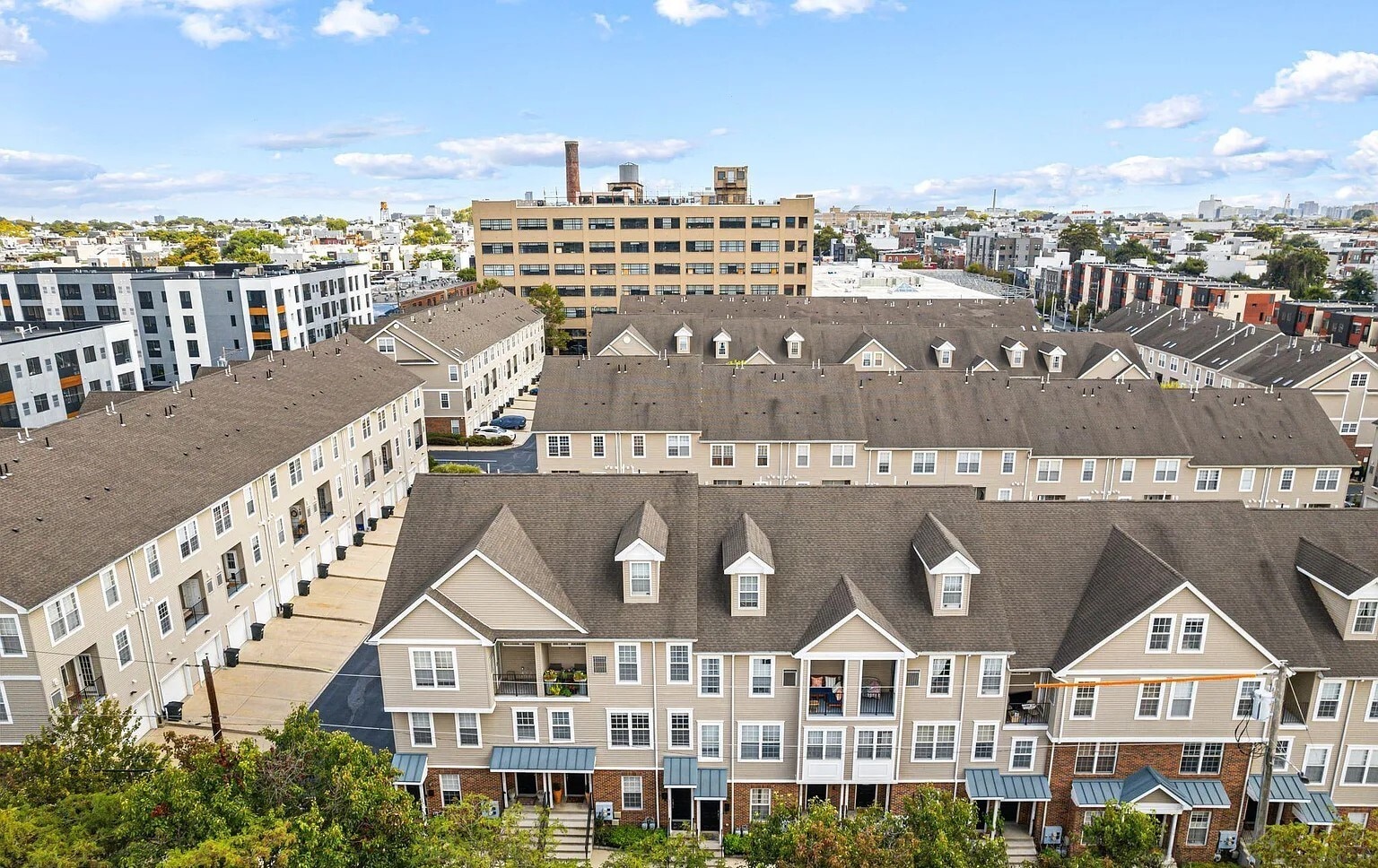 Building Photo - 1333 N 32nd St