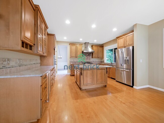 Building Photo - 4 Bed 2.5 Bath Single Family for Rent