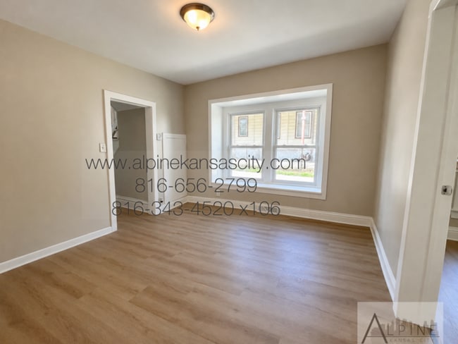 Building Photo - Updated NE Home!