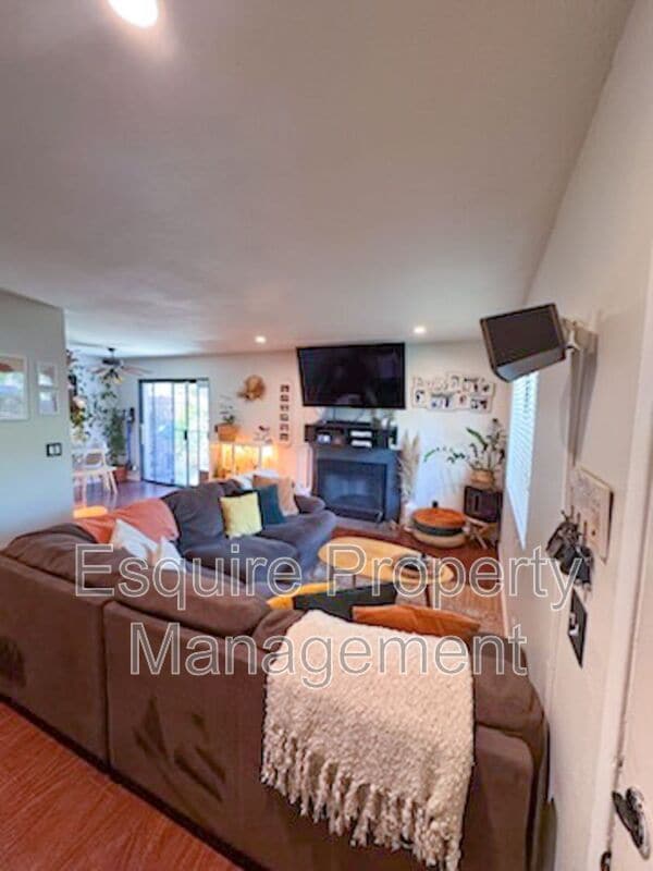 Building Photo - 646 Orwell Ln