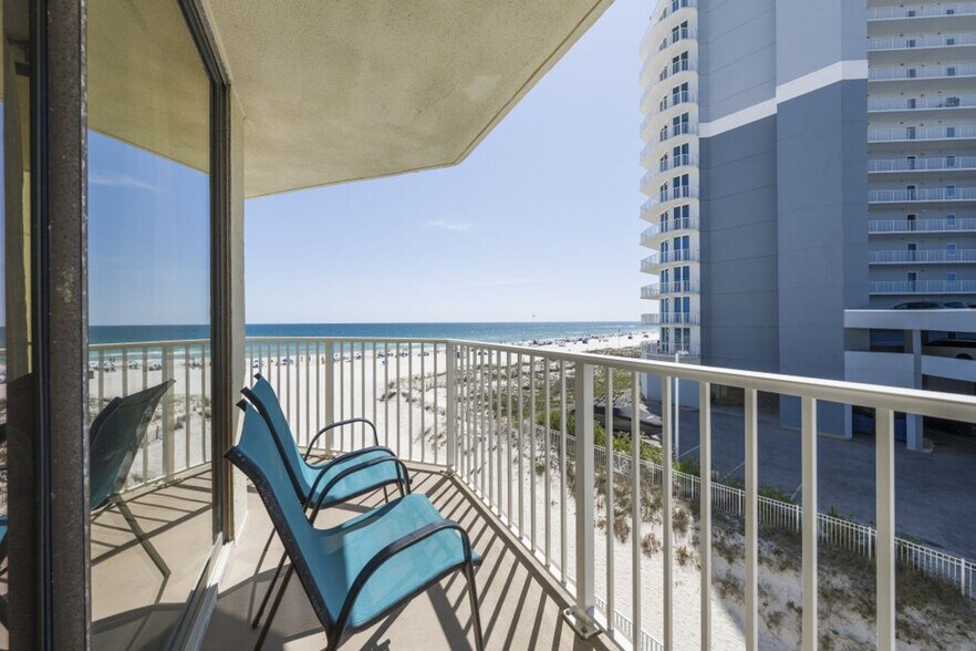 Building Photo - 505 E Beach Blvd