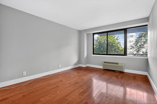 Building Photo - 15 Stewart Pl