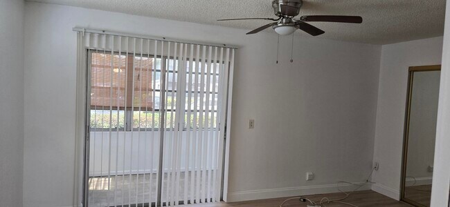 Building Photo - 497 Flanders K