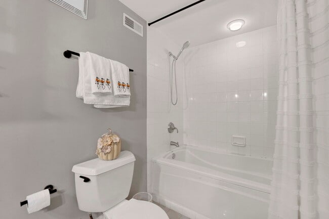 Building Photo - 625 W Jackson Blvd