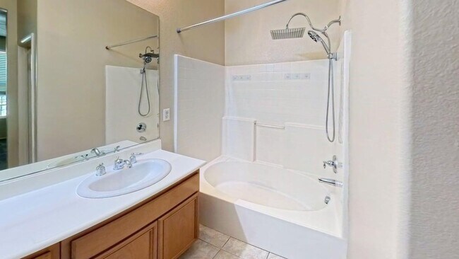 Building Photo - 1800 E Lakeshore Dr