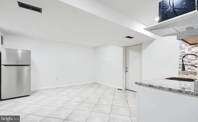 Building Photo - 4 Maya Way