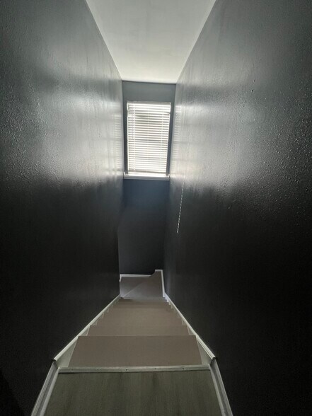 Building Photo - 520 Revere Dr