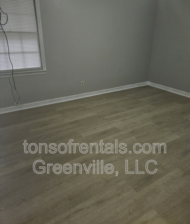 Building Photo - 182 Hidden Hill Rd