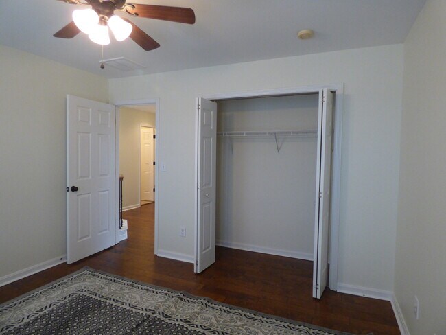 Building Photo - LOVELY HOME in Hamburg; Renovated, Garage, Many Upgrades!