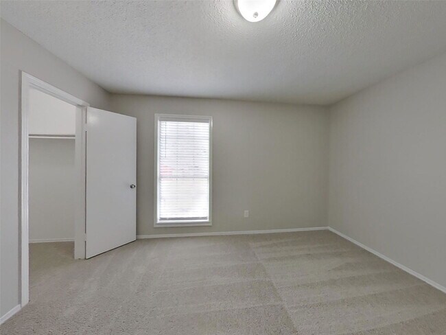 Building Photo - 20143 Dawn Mist Dr