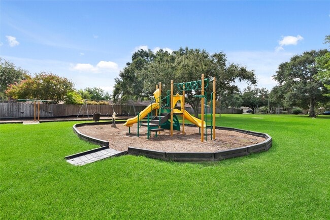 Building Photo - 5216 Beaverbrook Dr