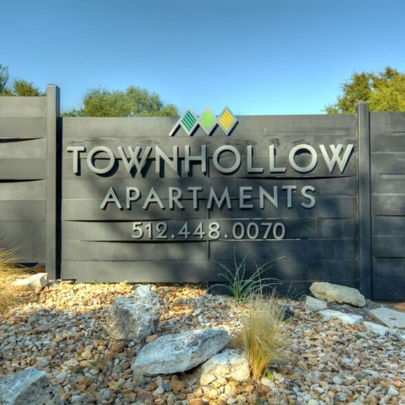 Interior Photo - Townhollow Apartments