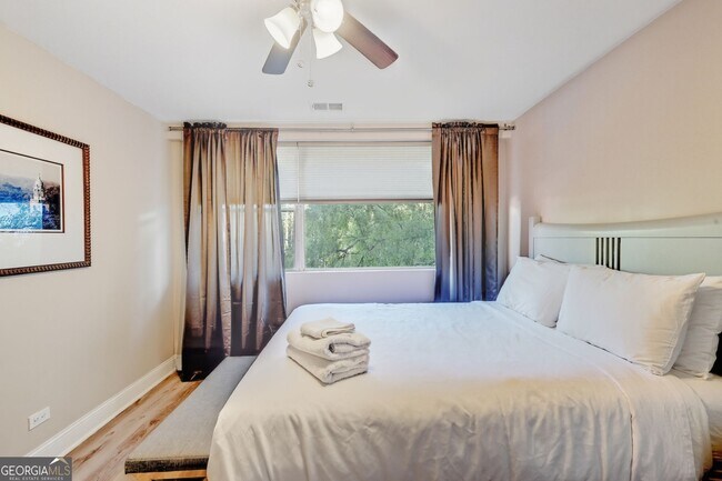 Building Photo - 3645 Peachtree Rd NE