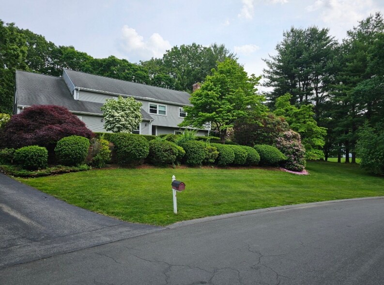 Primary Photo - 162 E Emerson Rd