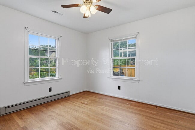 Building Photo - 3322 Woodrow Ave