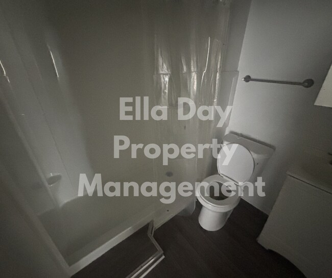 Building Photo - 1801 S Glenn Ave