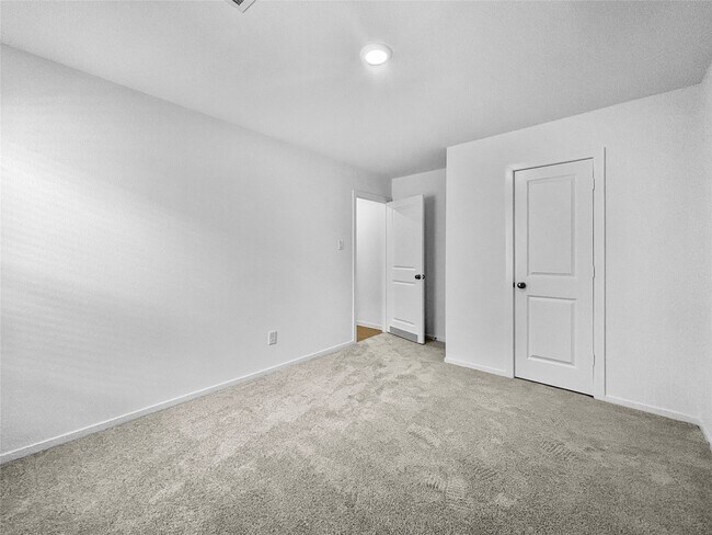 Building Photo - 5830 Starling Dr