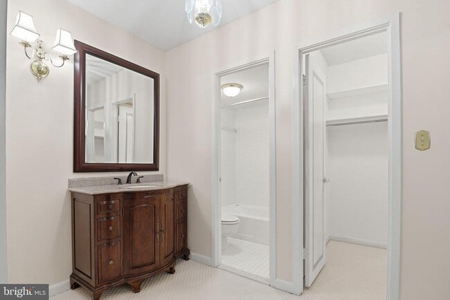 Building Photo - 3709 S George Mason Dr