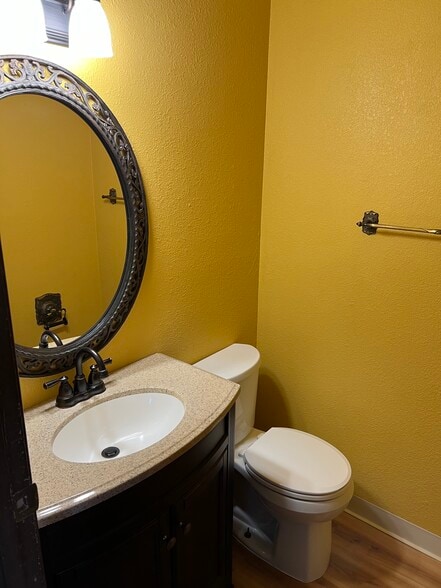 Building Photo - 1701 Roosevelt Dr