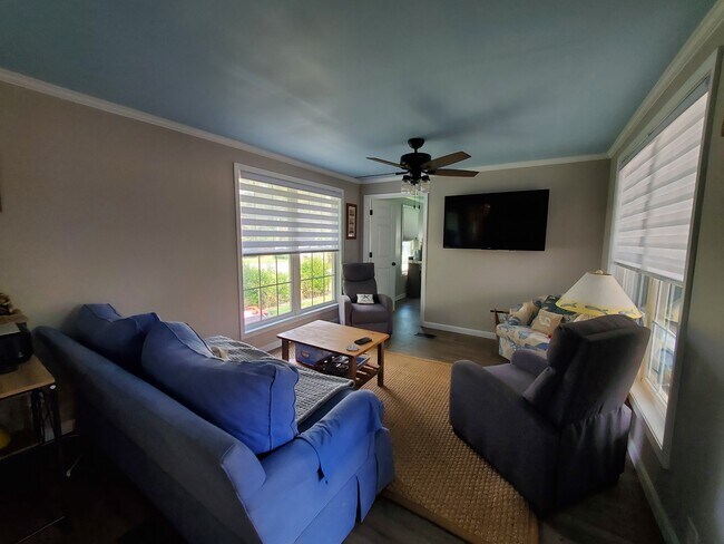 Building Photo - 305 Fairview Dr