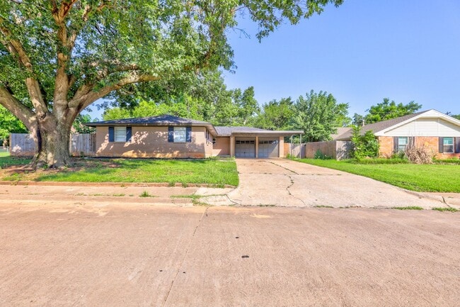 Primary Photo - Spacious Elegance: Open Floor Plan, Dual V...