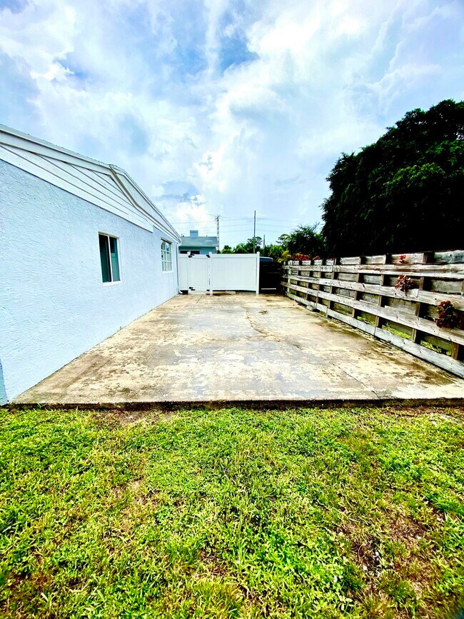 Building Photo - 4344 Mars Ave