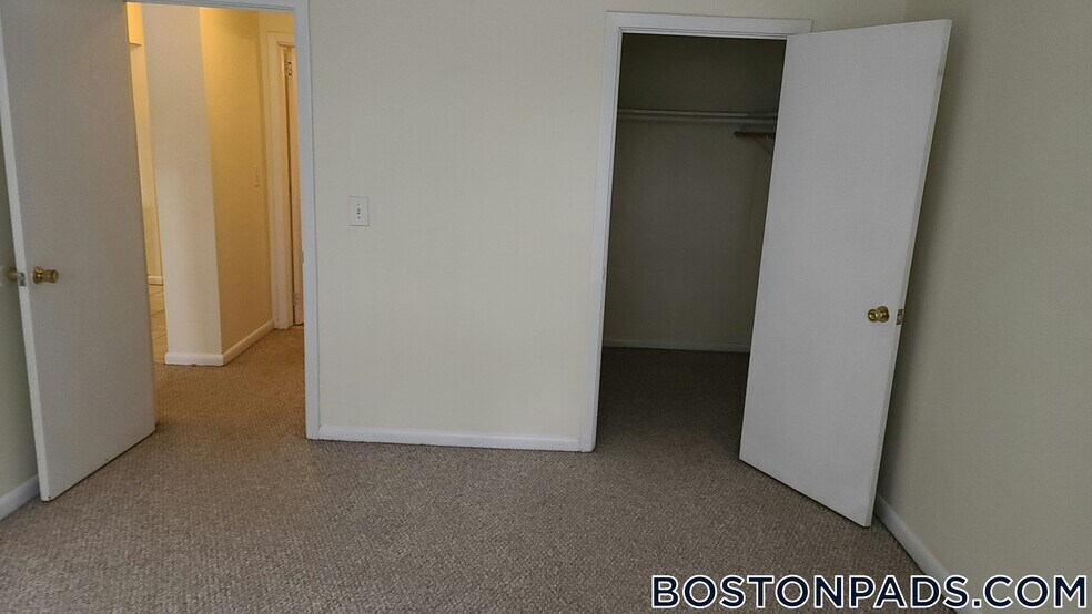 Building Photo - 16 Whites Ave