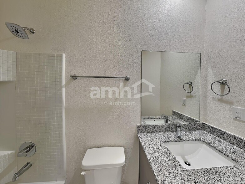 Building Photo - 457 Pebble Bend