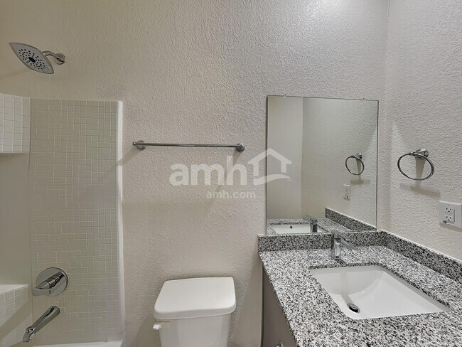 Building Photo - 457 Pebble Bend