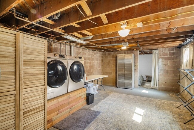 Building Photo - 3815 S Knox Ct