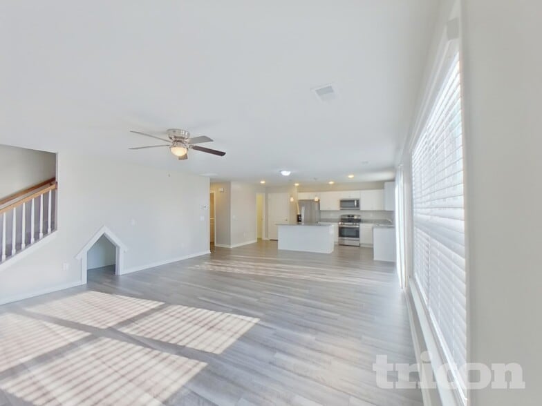 Building Photo - 33 Chalet Ct