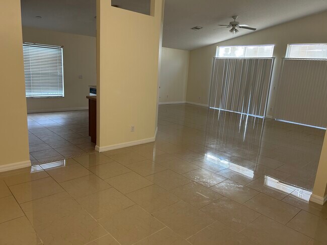 Building Photo - 375 Lexington Ave SW