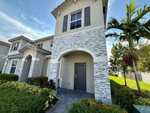 Building Photo - 1844 SE 27th Rd