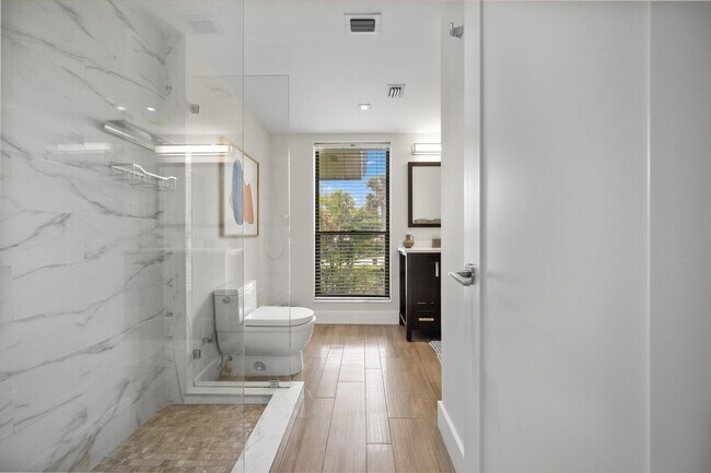 Building Photo - 11818 Pebblewood Dr