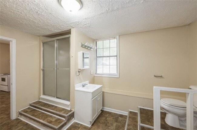 Building Photo - 3038 Courtney Dr