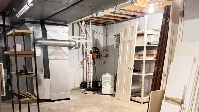 Building Photo - 145 Pine Tree Ln