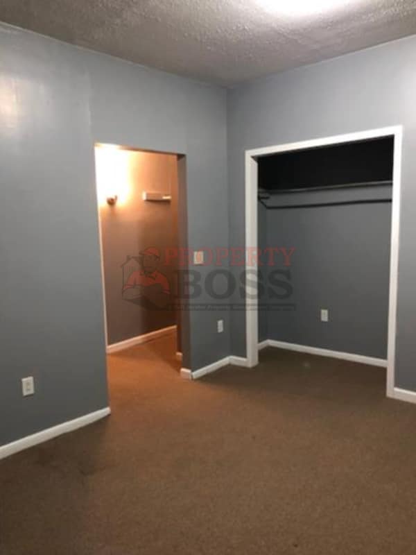 Building Photo - 802 Pine St