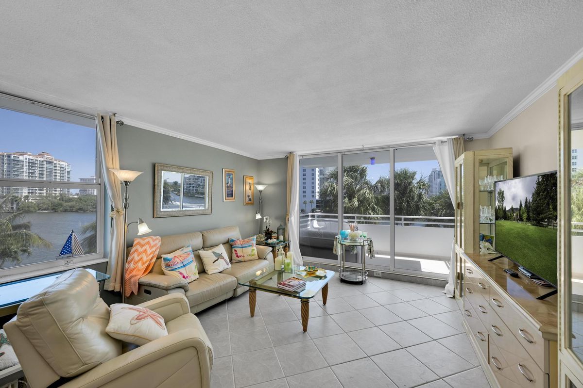 Building Photo - 888 Intracoastal Dr
