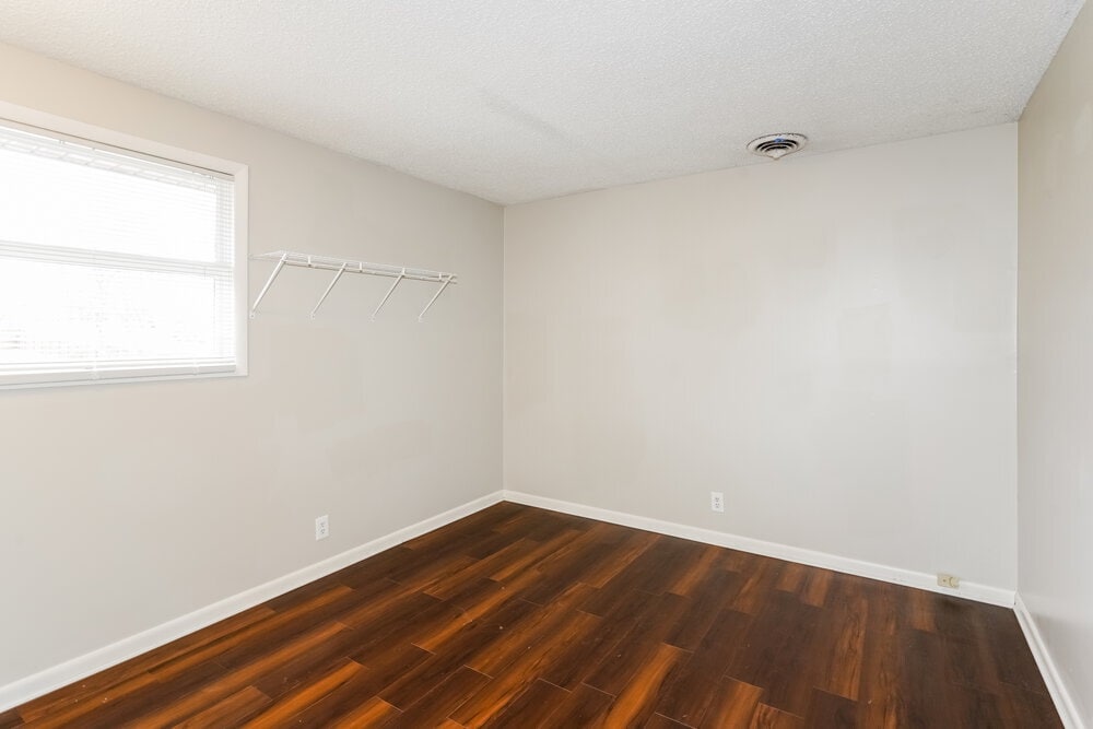 Building Photo - 204 Redondo Ct N
