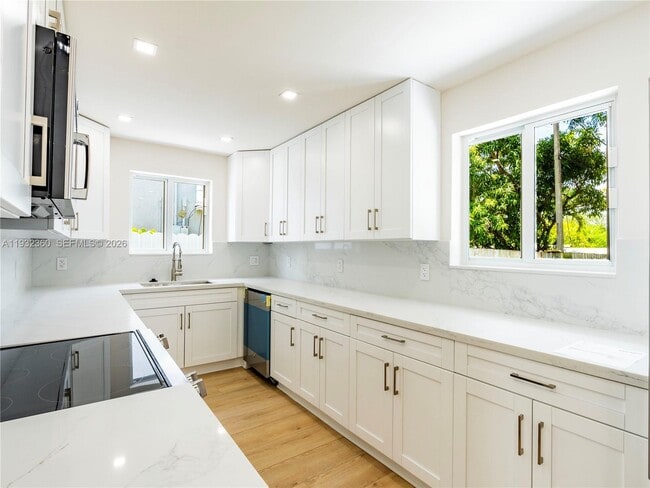 Building Photo - 254 SW 4th St